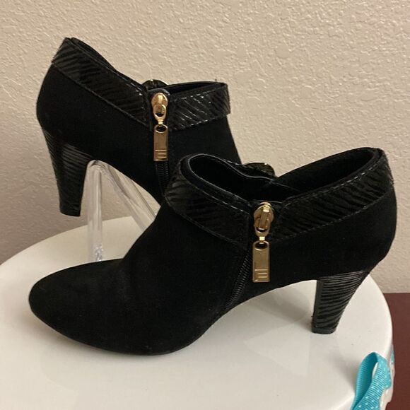 London Fog Black Suede Ankle Zipper Ankle 6M - Picture 4 of 8